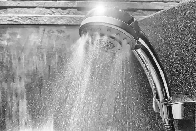 シャワーヘッドは水流の切替可能｜シャワーをあてる部分に合わせて切替調整